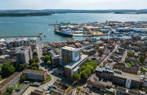 A Wave From It All - Extensive Harbour Views from Wrap-Around Balcony - Foto 25