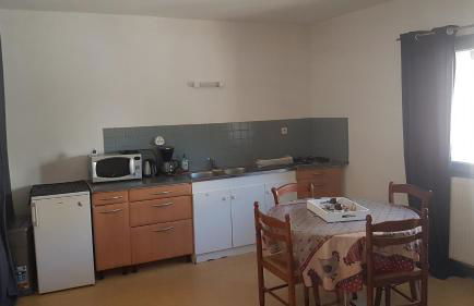 Appart simple entier 1 ch à ch-gontier 1er ou 2eme étage - Photo 3