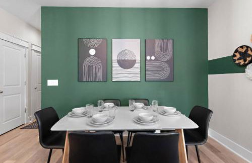 *NEW* Charm on Church ~ Cozy, Modern, Downtown Apt - Foto 37