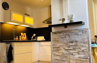 Cosy T2 climatisé sur le port à 5min de la mer parking privé linge de bain et de lit fournis - Foto 1