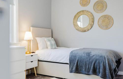 Welcoming Home in Hurlford, Kilmarnock - Bonnie Lodgings - Foto 6