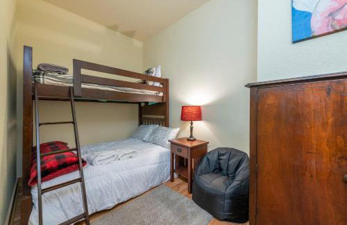 Wolf's Den~Views~Hot Tub~Home Theater~Hatley Ski! - Foto 44