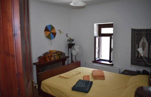 wood and stone in the path of lava - Foto 25