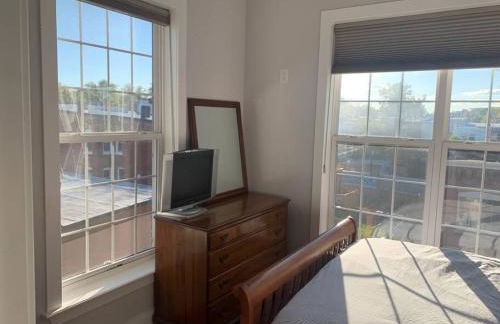 Sun-filled Capitol Hill home w/ parking & roofdeck - Photo 13