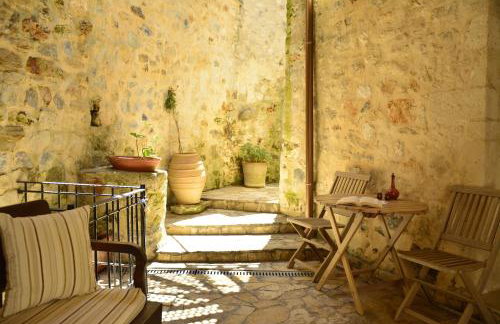 Roukouneli Traditional Stone House - Terrace & BBQ - Foto 36