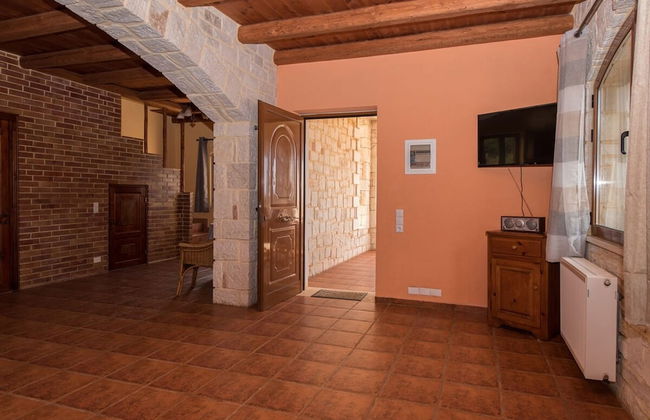 Ydria Villa C Stonebuild - Photo 11