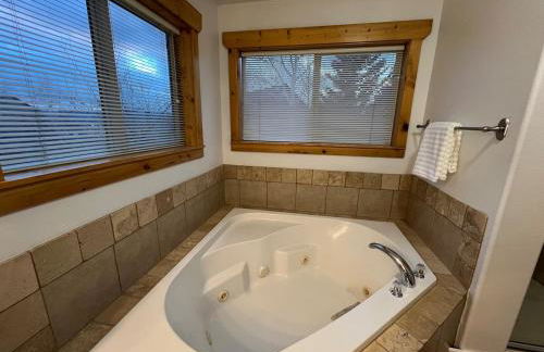 Spacious Modern Home with Game Room - Foto 18