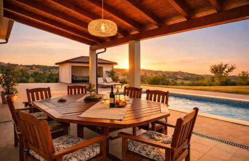 Holiday home Svilaja I Heated pool, family retreat - Photo 43