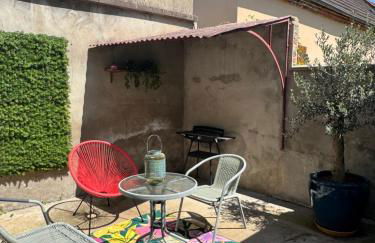 L'Oiseau du paradis - terrasse privée, parking, wifi rapide, arrivée autonome, entre gare et centre-ville, rez-de-chaussée - Foto 13