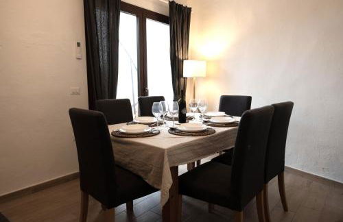 GuestHost - Comfy Two-Levels Apartment with Terrace! - Foto 2