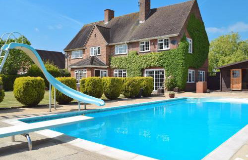 New Inn House - Photo 1