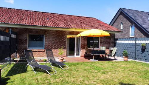 Ferienwohnung "Am Radweg" - Foto 2, Garden, sunbed, Garden view