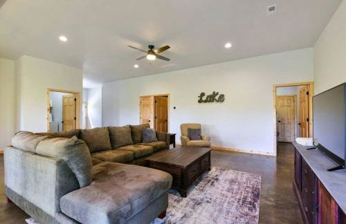 Table Rock Lakefront on 2 Acres with firepit - Foto 6