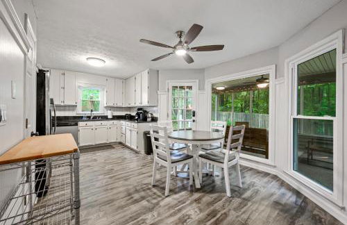 Relax In This 4BR Retreat With Screened Snug Porch - Foto 13