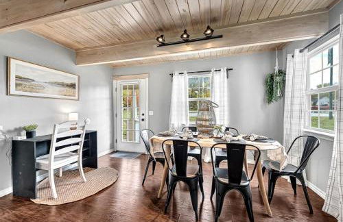 The Oak Cottage- Charming Downtown Family Retreat in the Heart of Siloam Springs - Foto 3