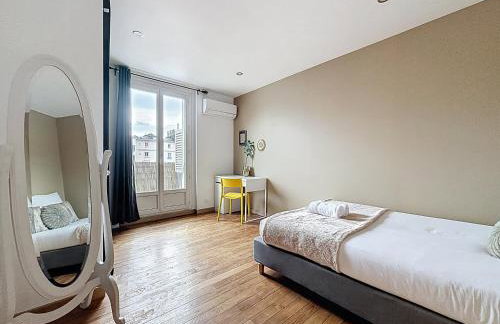 Le Baron Rouge - T4 Élégant & Spacieux - Parking Privé - 6 personnes - Climatisation - Centre ville de Saint-Etienne - Foto 16