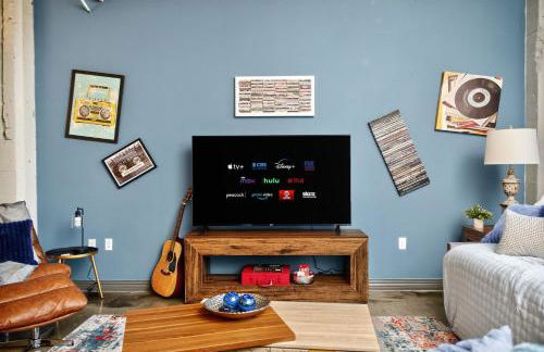 Spacious 1BR loft with flexible group sleeping - Foto 7