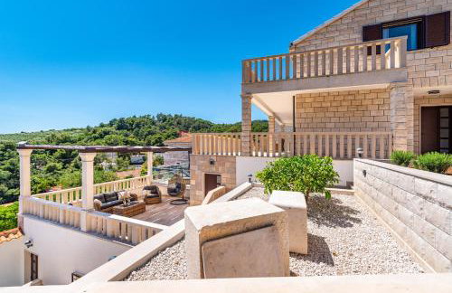 Villa Kadena - Luxury Seaside Villa with Private Heated Pool - Photo 75