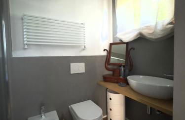 Modern and Elegant apartment with a spacious sea view terrace overlooking Palmaria Island Bright designer interiors Fully equipped Up to 6 guests Private parking Aircon All the comforts for a perfect stay - Foto 12