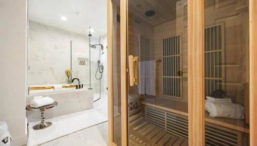 HostWise Stays - The Carnegie - Sauna, 1 Block from Butler St, Family Friendly - Foto 5