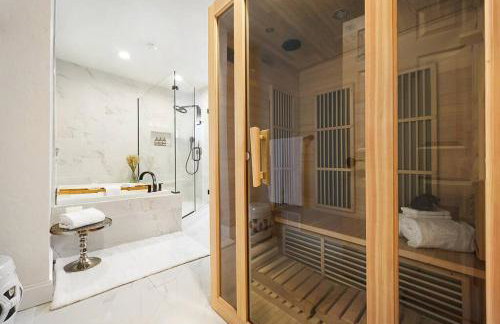 HostWise Stays - The Carnegie - Sauna, 1 Block from Butler St, Family Friendly - Foto 5