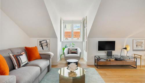 WHome Top-Floor Studio in Prime Location - Photo 2