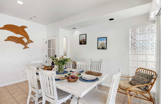 Canalfront Charmer by Avantstay Waterfront w/ Shared Dock + Hot Tub - Foto 6