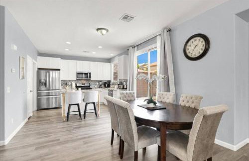 4BR Family Oasis with Gym and BBQ Near Vegas Strip - Photo 9