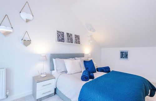 Stunning 3 Story Home, 3 x King Size Beds, Pool Table, Free Parking x2, Ping Pong - Foto 15