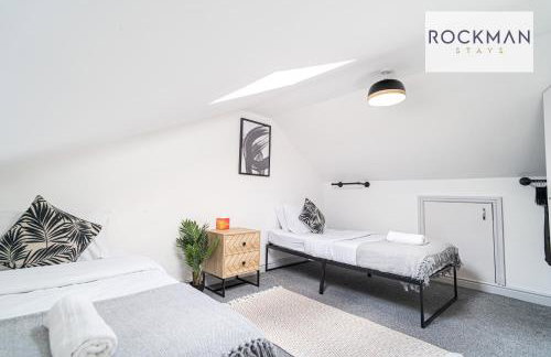 Ten Cromwell - FREE PARKING - Spacious 3 Bedroom Contractor Home - Central Grays Close to Station and Shops - Fast Wi-Fi - Long Term Stays - Foto 16