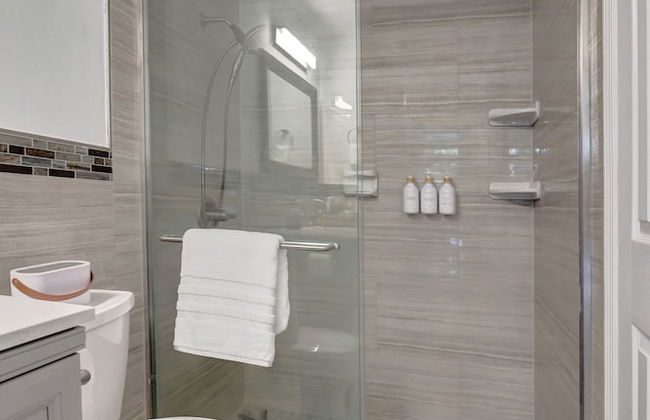 Boca Beauty - Stylish Home With Pool 3 Bedroom Home by RedAwning - Foto 25