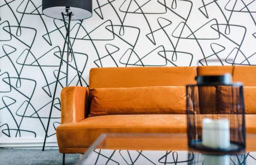 Cheerful 3 bedroom home with parking near Chester - Photo 49