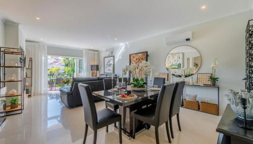 5 star Luxury Palmview apartment with large terrace and communal pool - Foto 3