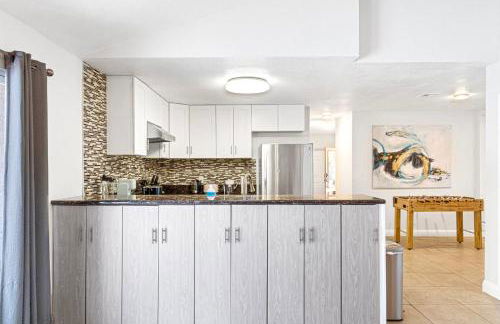 Vacation Home in Vegas w Pool 2 mile to Strip - Foto 22