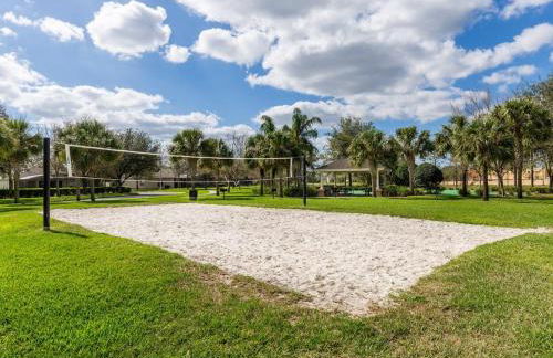 Spacious 4BR Home Themed Rooms, Pool, Near Disney - Foto 33