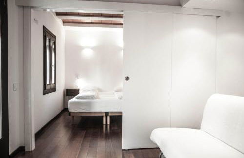 Barcelona Beach Apartments - Photo 24