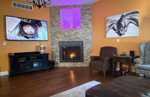 9 Bedroom Saratoga Retreat, In-Ground Heated Pool, HotTub, Firepit, Gourmet Kitchen, Private Office - Foto 2