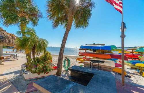 Private Beach Access 2 Pools Waterfront Oasis - Foto 36