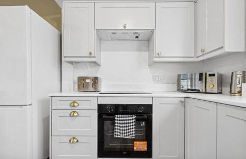 Bude Road Cosy and Modern Retreat Transport Link 4 BR By AltoLuxo Short Lets & Serviced Accommodation - Foto 8