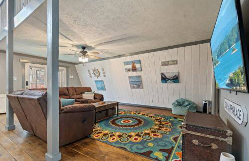 Douglas Lake Cabin with Hot Tub, Golf & Marina Views - Photo 14