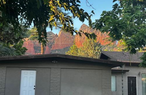 Sedona Uptown Gem!Large yard w grass and shade trees! Views!! NEW! BARREL SAUNA!!! Close to trails, walk to Uptown Sedona, restaurants and shopping - Foto 17