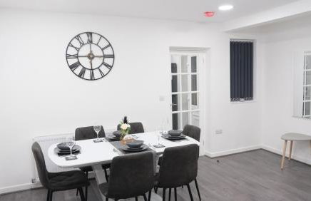 ETIHCITY - 3 Bedroom Semi - Free Parking near Etihad Stadium, Tourist attractions, Manchester City Centre, Transport and Motorway Links next to McDonald's - Sky n Netflix - Foto 34
