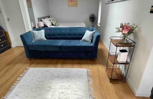 Modern Self Contained Garden Annexe Sleeps up to 4 - Photo 8