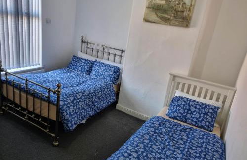 2 Bedroom House Perfect for Family Work Stays Easy Access to Manchester Oldham - Foto 4