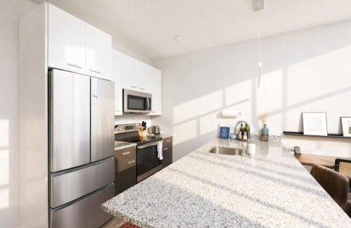 Walker's Point Apt with Gym and Balcony - Foto 6