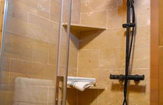 La casica de madera con Jacuzzi exterior y barbacoa - Foto 41