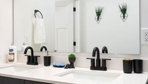 Radiant Vibes Spacious 2BR 2BA 2 King Beds Gym WFH - Foto 4