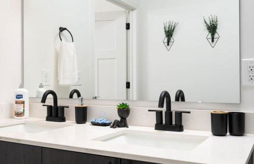 Radiant Vibes Spacious 2BR 2BA 2 King Beds Gym WFH - Foto 4