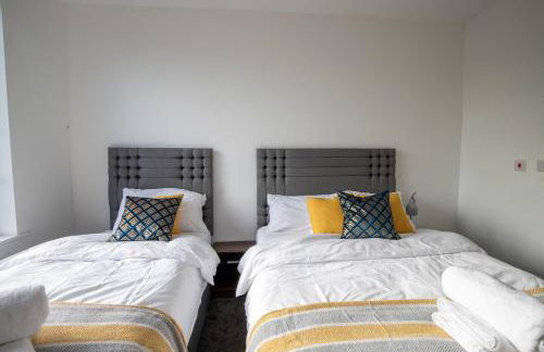 Luxury Deluxe - 4 bedrooms Villa - 6 beds - 10 Guests - Private Parking - Contractors Welcome - Trafford Stretford - Foto 11