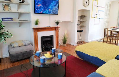 Epicsa - Corporate & Family Stay in 3 Bedroom House with Garden, FREE parking - Foto 16